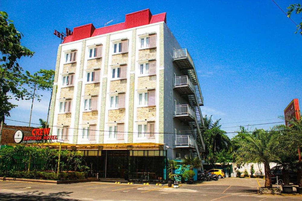 Crew Express Hotel Lubukpakam Exterior photo