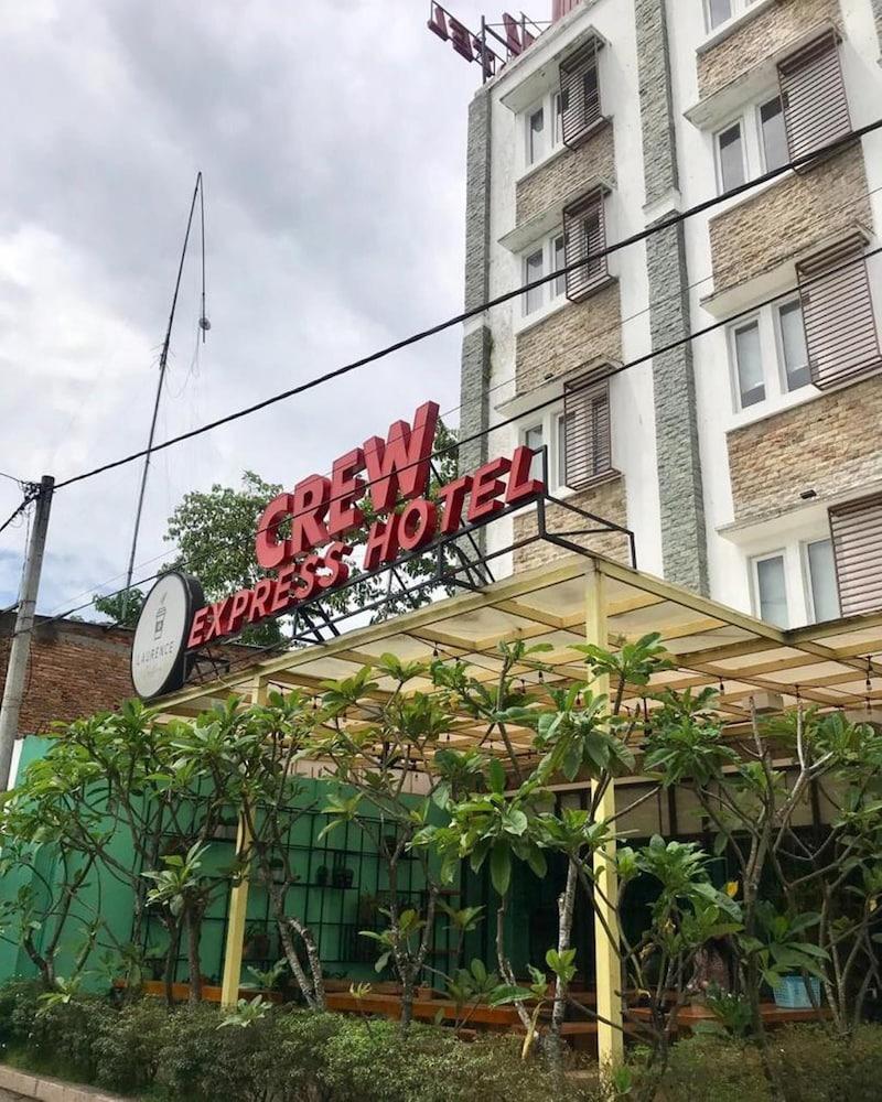Crew Express Hotel Lubukpakam Exterior photo