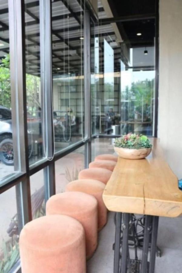 Crew Express Hotel Lubukpakam Exterior photo